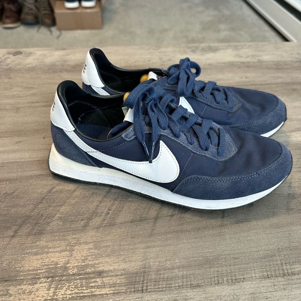 Youth Navy Nike Sneakeds